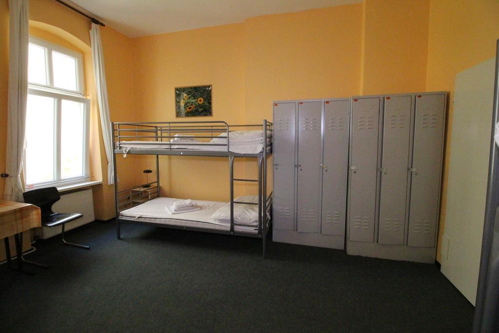 Single Bed 6-Bed Dormitory Room